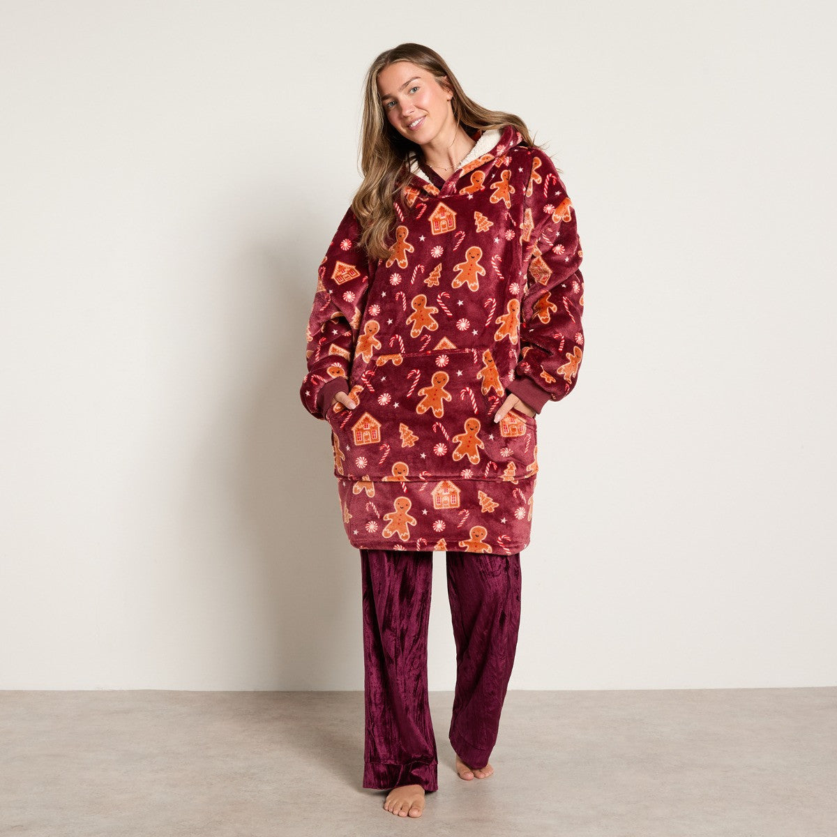 Christmas Gingerbread Print Hoodie Blanket - Burgundy